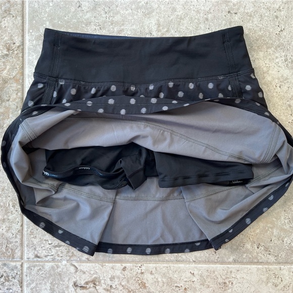 LULULEMON Pace Rival Skirt II (Tall) 4-way Stretch, Black + Gray Polkadot, 2 - Picture 9 of 13